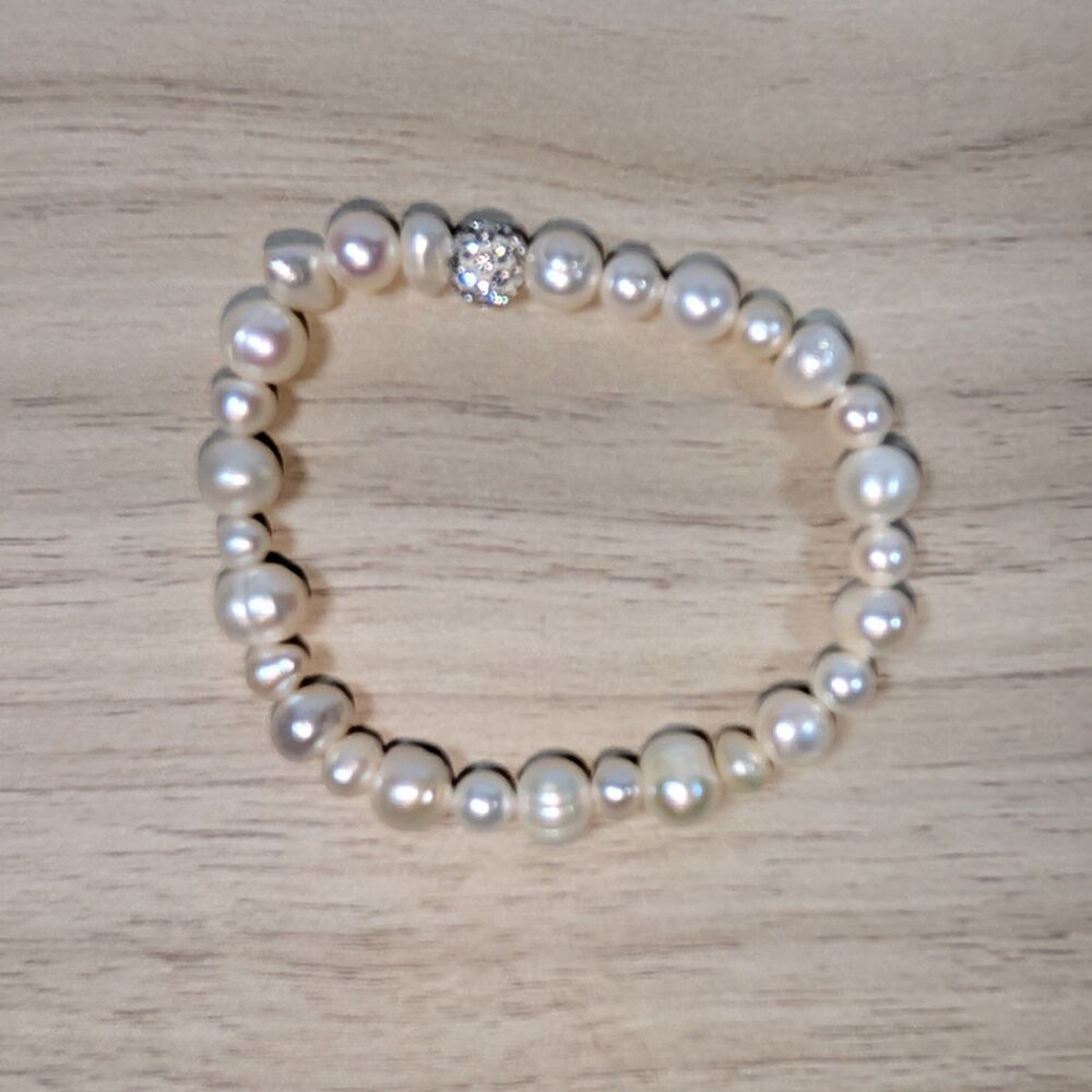 Freshwater Pearl Stretch Bracelet Rhinestone Accent Bead Elegant